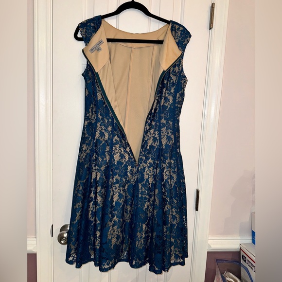 Danny and Nicole nude dress with Blue overlay lace floral design size 10 - Picture 8 of 10